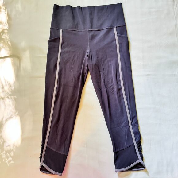 Athleta Salutation Stash Pocket II Capri Medieval Violet Mesh Size Small - Picture 2 of 10